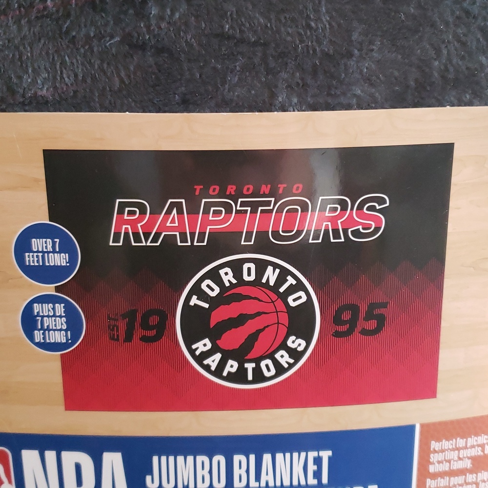 NBA BNIB  Toronto Raptors Arena Jumbo Blanket, 62" x 90"